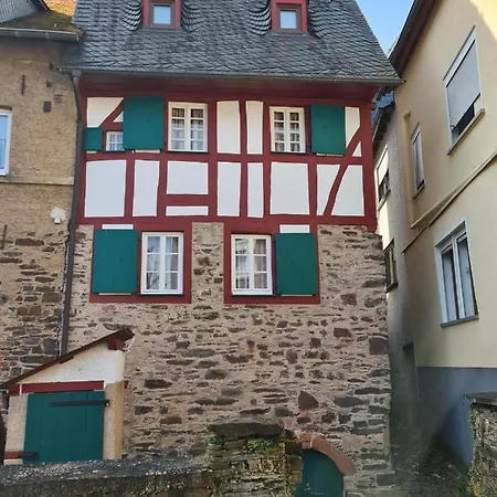 Hébergement de vacances Fachwerk Ferienhaus Am Moselstausee 6 *